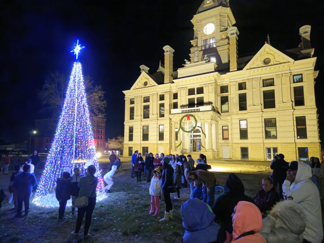 Another successful Holiday Stroll News, Sports, Jobs Times Republican
